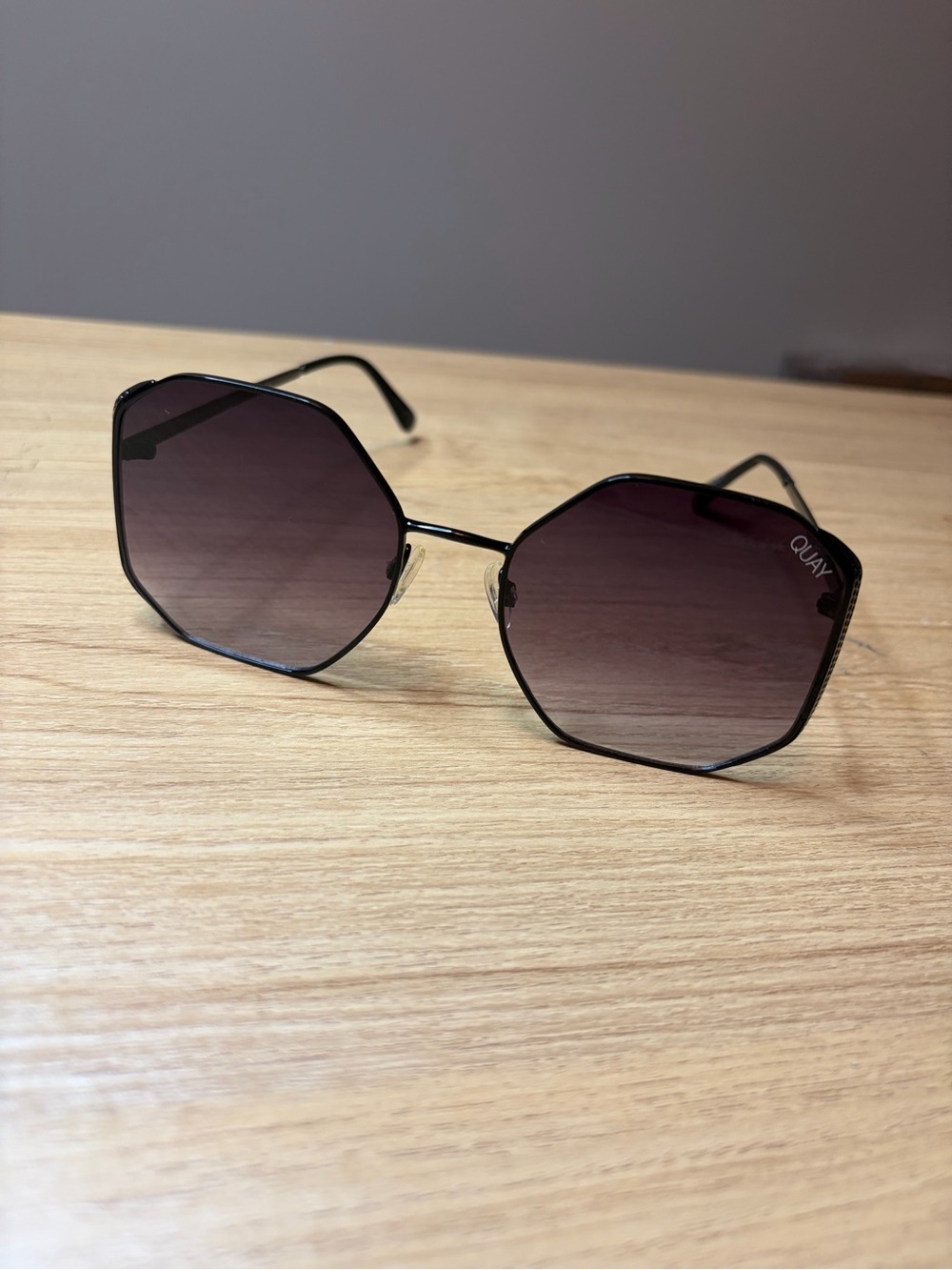 Quay Australia Solid Gold Black Hexagon Geometric Textured Edge Sunglasses